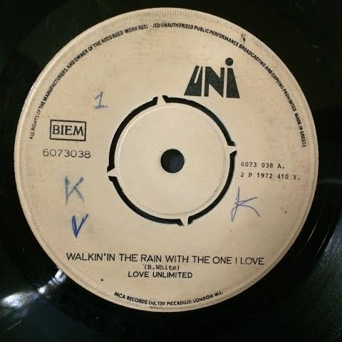 NC0xMjYyLmpwZWc Love Unlimited – Walkin' In The Rain With The One I Love (Vinyl 7" 45 RPM Single, 1972)